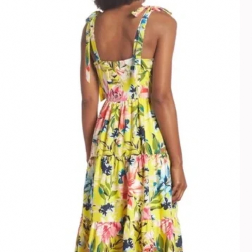 Eliza j - Picture 3 of 4